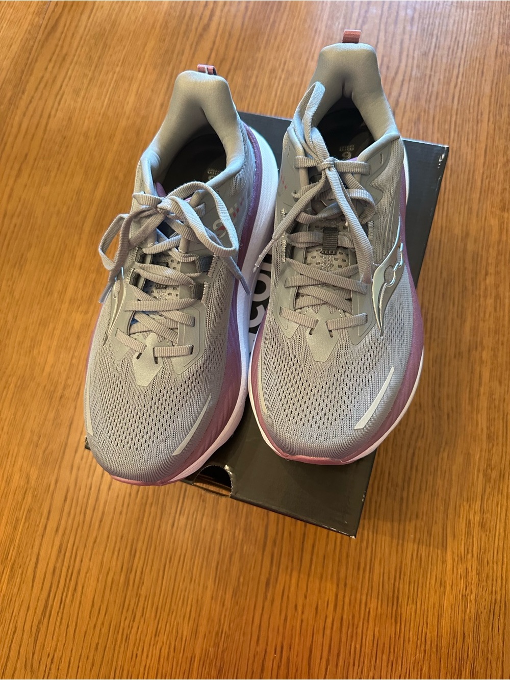 NEW Saucony Hurricane 24 Women's Light Gray with Lavender Running Shoes